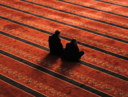 Doa Setelah Sholat Tahajud Lengkap: Latin, Terjemahan, dan Tata Caranya