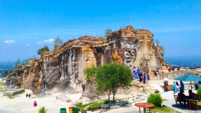 Tapak Camping Hill adalah Sebuah ruang camping berlatar belakang alam