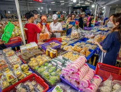 Penjualan Kue Kering Meningkat Jelang Idul Fitri di Pasar Jatinegara